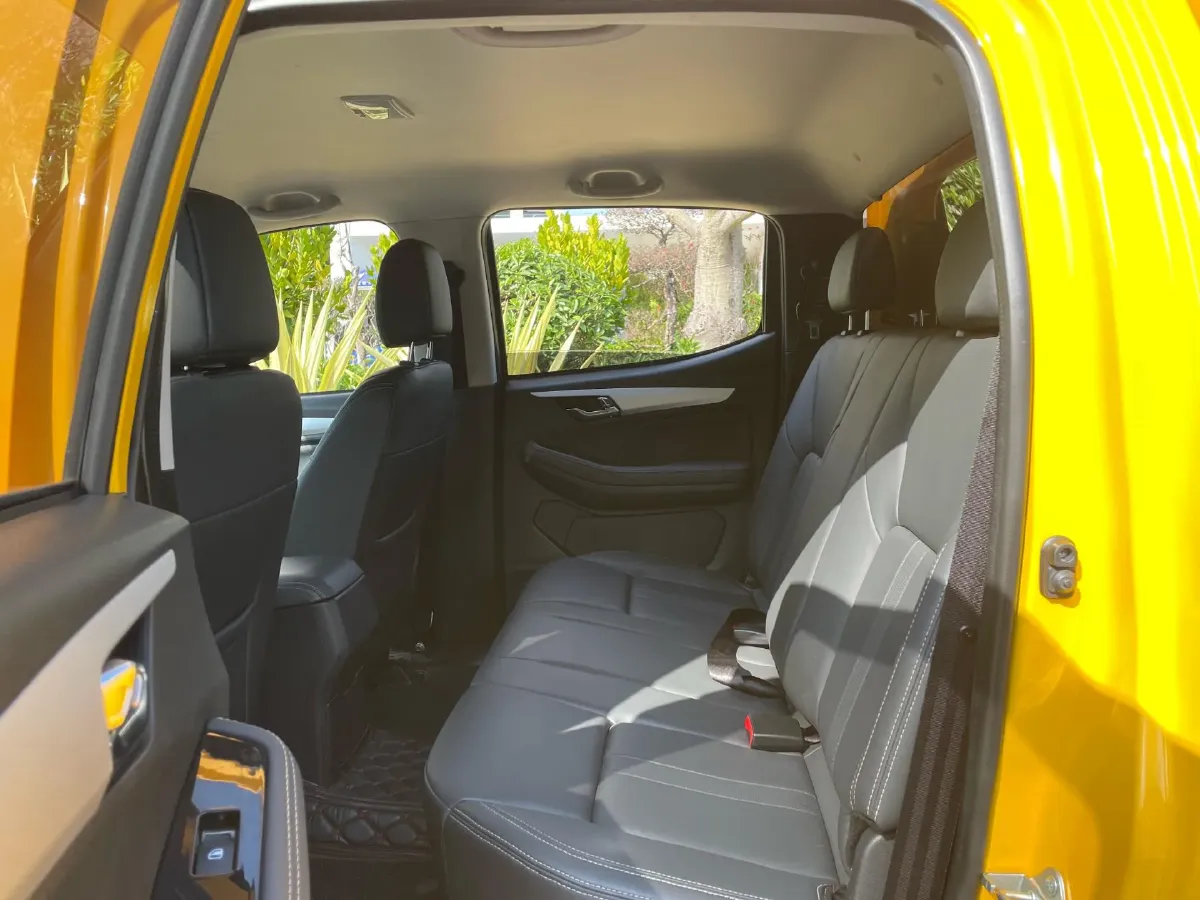 2023 Isuzu RE-MAX Jim 2.5T 143HP L4 6MT,autocango,china used car exporter,china ev exporter,chinese used car exporter,chinese used ev exporter