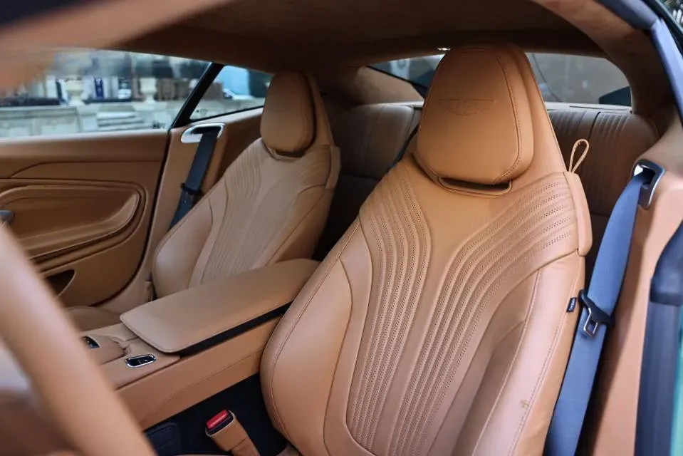 2022 Aston Martin DB11 4.0T 534HP V8 8AT,autocango,china used car exporter,china ev exporter,chinese used car exporter,chinese used ev exporter