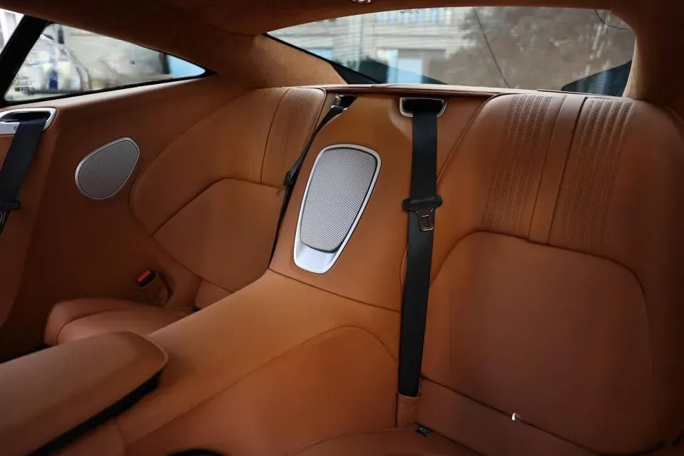 2022 Aston Martin DB11 4.0T 534HP V8 8AT,autocango,china used car exporter,china ev exporter,chinese used car exporter,chinese used ev exporter