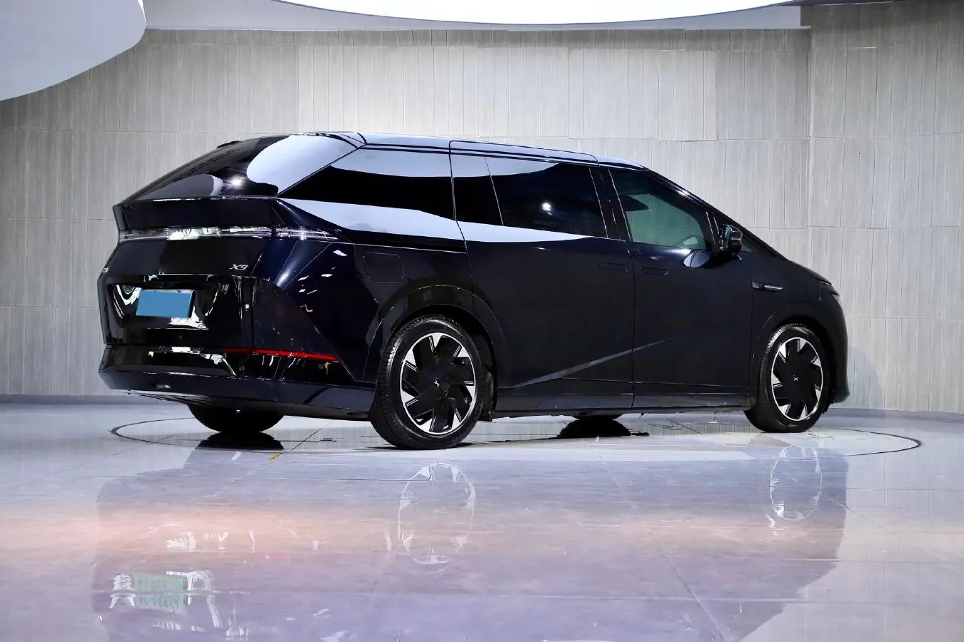 2024 Xpeng X9 BEV 101.5KWH,autocango,china used car exporter,china ev exporter,chinese used car exporter,chinese used ev exporter