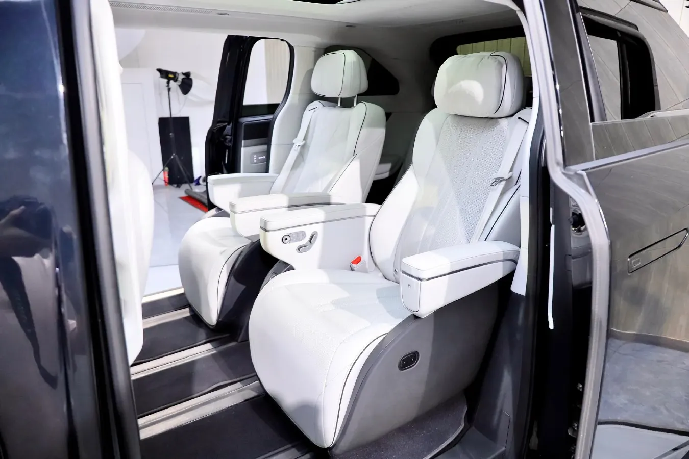 2024 Xpeng X9 BEV 101.5KWH,autocango,china used car exporter,china ev exporter,chinese used car exporter,chinese used ev exporter