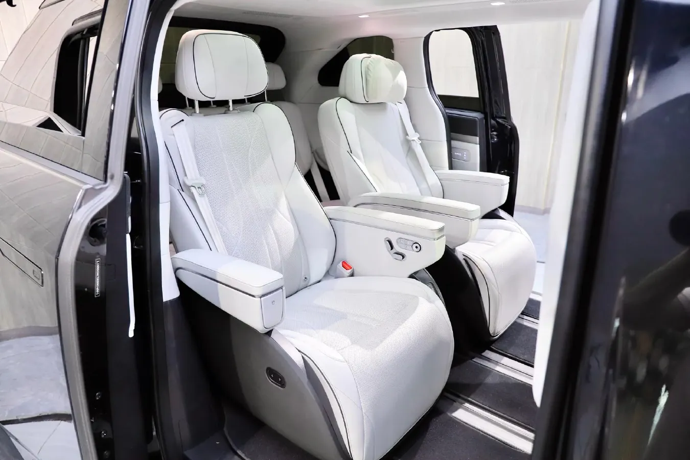 2024 Xpeng X9 BEV 101.5KWH,autocango,china used car exporter,china ev exporter,chinese used car exporter,chinese used ev exporter