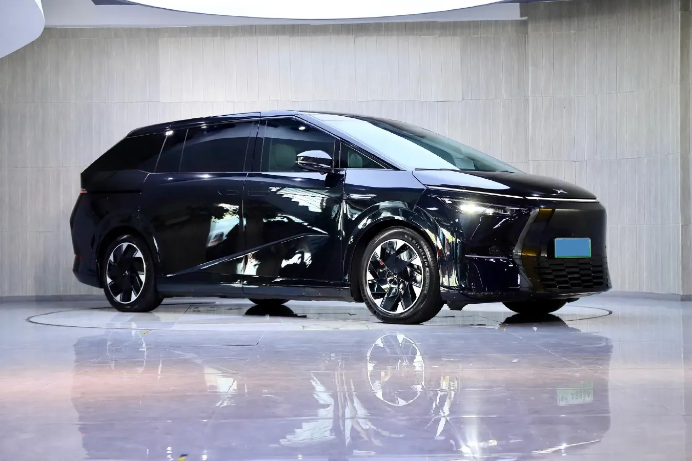 2024 Xpeng X9 BEV 101.5KWH,autocango,china used car exporter,china ev exporter,chinese used car exporter,chinese used ev exporter