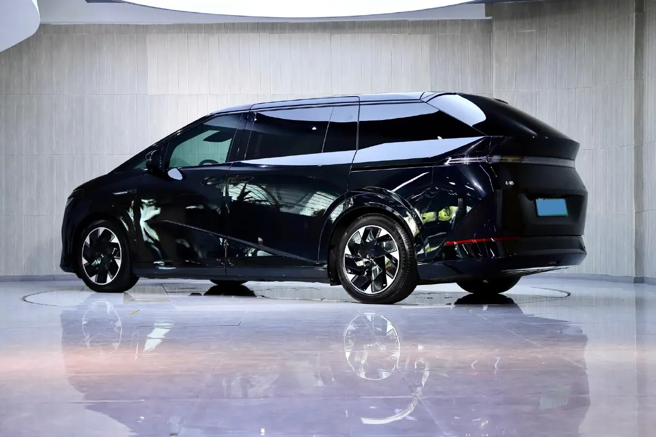 2024 Xpeng X9 BEV 101.5KWH,autocango,china used car exporter,china ev exporter,chinese used car exporter,chinese used ev exporter