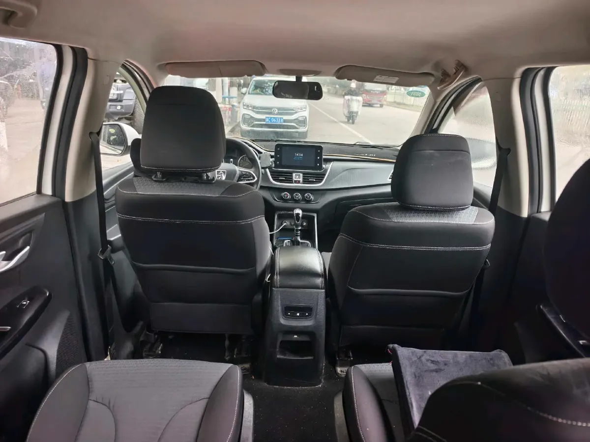 2016 BaoJun 560 1.5T 150HP L4 6MT,autocango,china used car exporter,china ev exporter,chinese used car exporter,chinese used ev exporter