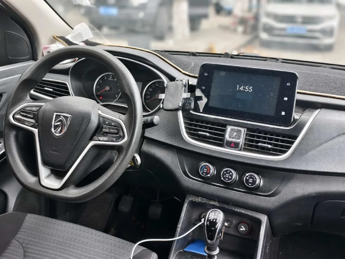 2016 BaoJun 560 1.5T 150HP L4 6MT,autocango,china used car exporter,china ev exporter,chinese used car exporter,chinese used ev exporter