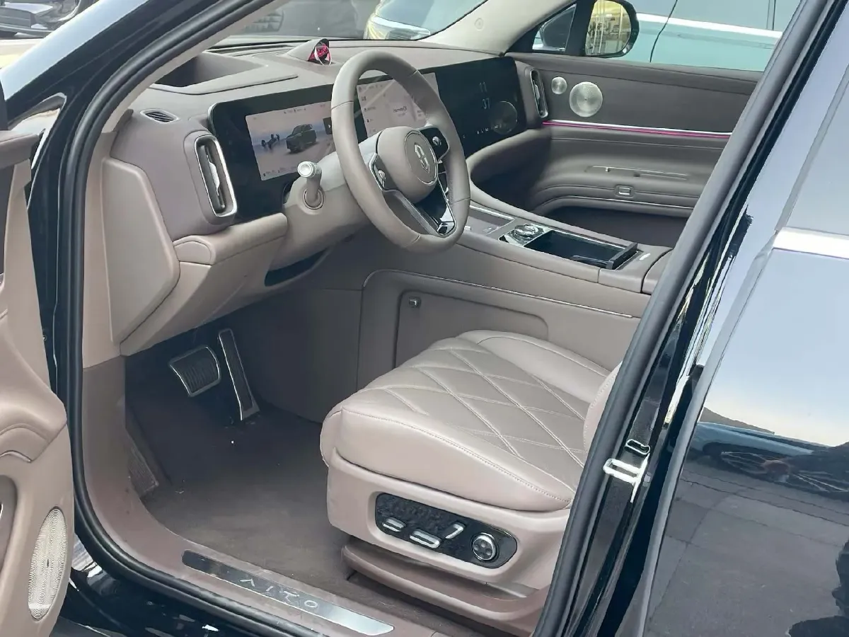 2025 AITO AITO M9 REEV 160HP REEV 52KWH,autocango,china used car exporter,china ev exporter,chinese used car exporter,chinese used ev exporter