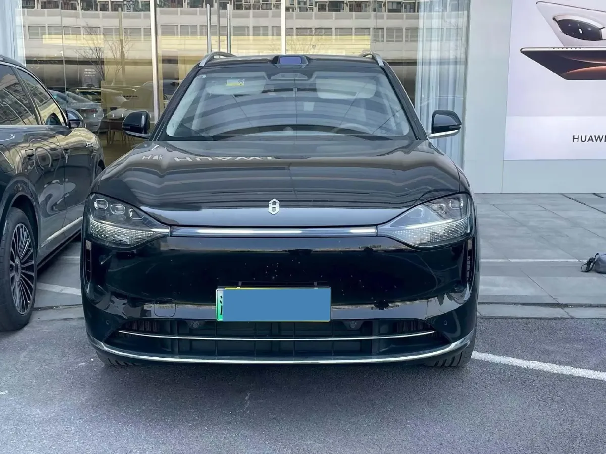 2025 AITO AITO M9 REEV 160HP REEV 52KWH,autocango,china used car exporter,china ev exporter,chinese used car exporter,chinese used ev exporter