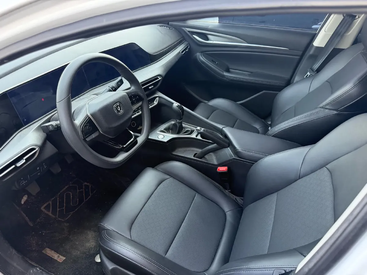 2022 ChangAn Eado 1.6L 128HP L4 5MT,autocango,china used car exporter,china ev exporter,chinese used car exporter,chinese used ev exporter