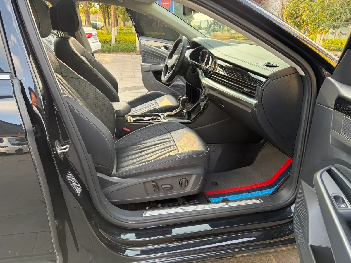 2023 Volkswagen Passat 2.0T 186HP L4 7DCT,autocango,china used car exporter,china ev exporter,chinese used car exporter,chinese used ev exporter