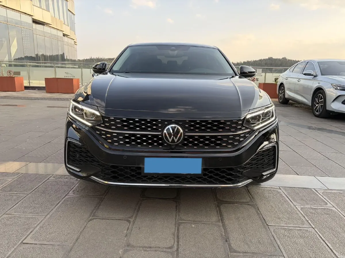 2023 Volkswagen Passat 2.0T 186HP L4 7DCT,autocango,china used car exporter,china ev exporter,chinese used car exporter,chinese used ev exporter