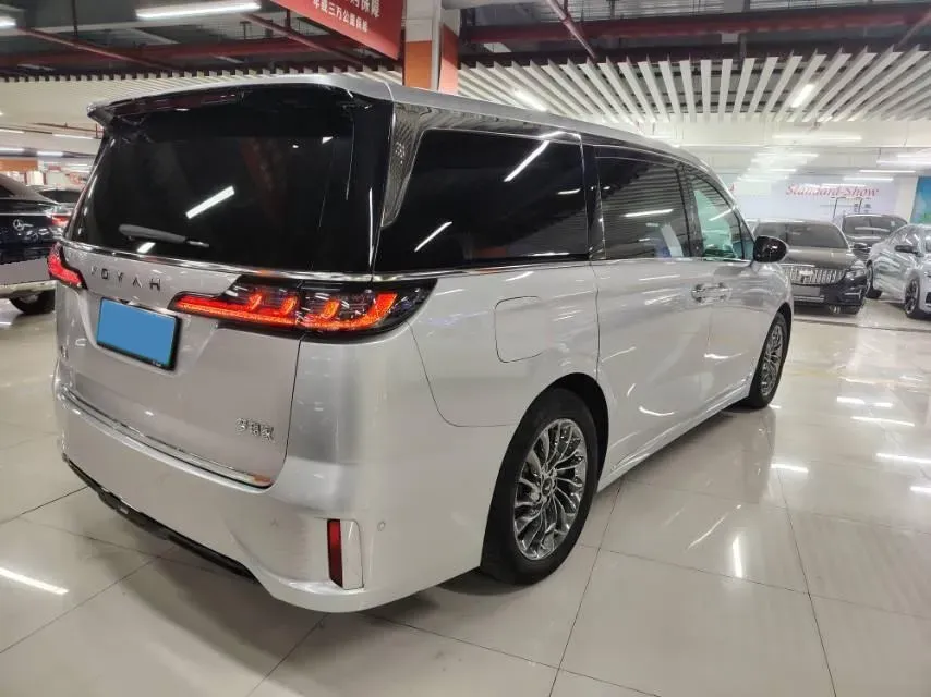 2022 Voyah Dream 1.5T 136HP L4 PHEV 25.57KWH,autocango,china used car exporter,china ev exporter,chinese used car exporter,chinese used ev exporter