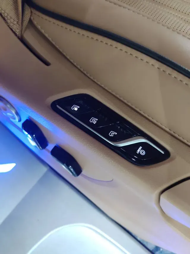 2022 Voyah Dream 1.5T 136HP L4 PHEV 25.57KWH,autocango,china used car exporter,china ev exporter,chinese used car exporter,chinese used ev exporter