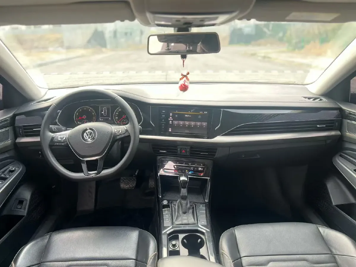 2020 Volkswagen Passat 2.0T 186HP L4 7DCT,autocango,china used car exporter,china ev exporter,chinese used car exporter,chinese used ev exporter