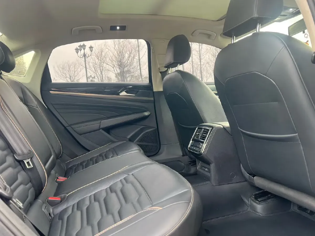 2020 Volkswagen Passat 2.0T 186HP L4 7DCT,autocango,china used car exporter,china ev exporter,chinese used car exporter,chinese used ev exporter