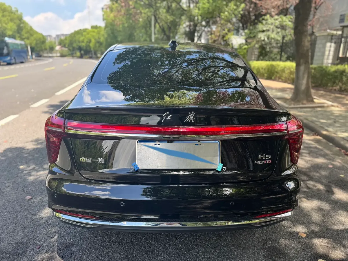 2024 HongQi H5 2.0T 224HP L4 8AT,autocango,china used car exporter,china ev exporter,chinese used car exporter,chinese used ev exporter