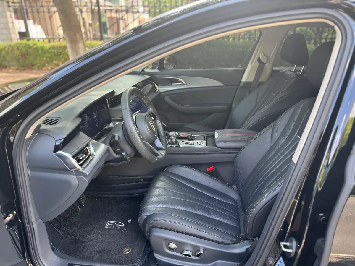 2024 HongQi H5 2.0T 224HP L4 8AT,autocango,china used car exporter,china ev exporter,chinese used car exporter,chinese used ev exporter