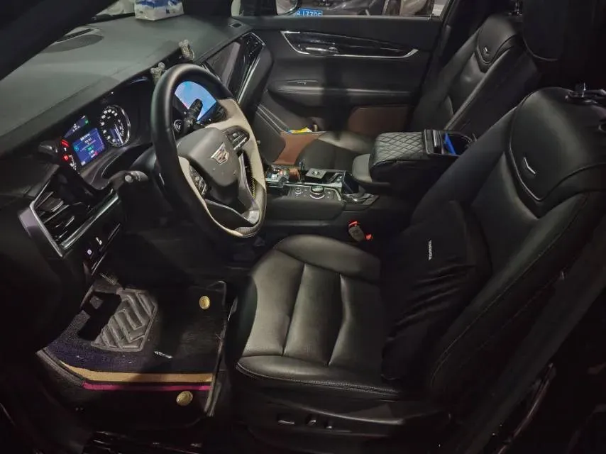 2022 Cadillac XT6 2.0T 237HP L4 9AT,autocango,china used car exporter,china ev exporter,chinese used car exporter,chinese used ev exporter