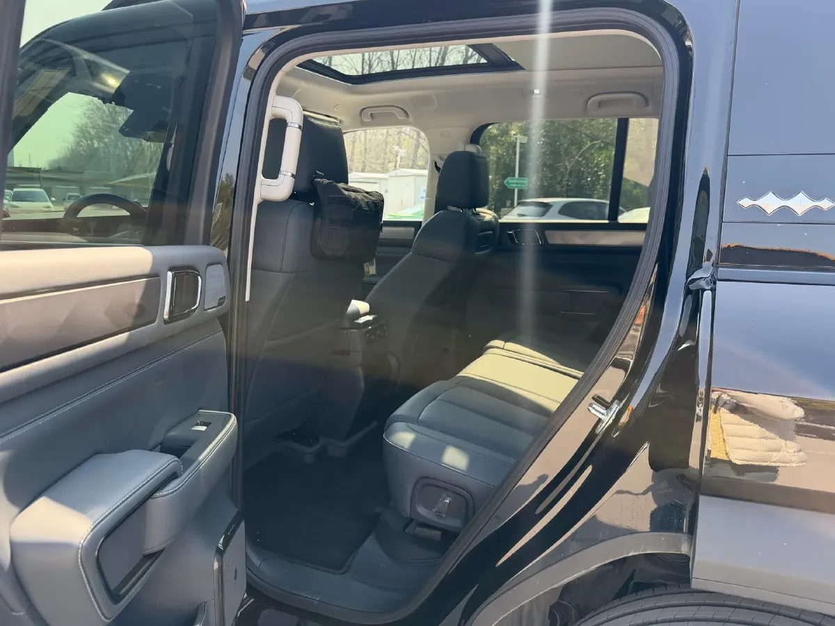 2025 FangChengBao Bao 5 1.5T 194HP L4 E-CVT PHEV,autocango,china used car exporter,china ev exporter,chinese used car exporter,chinese used ev exporter