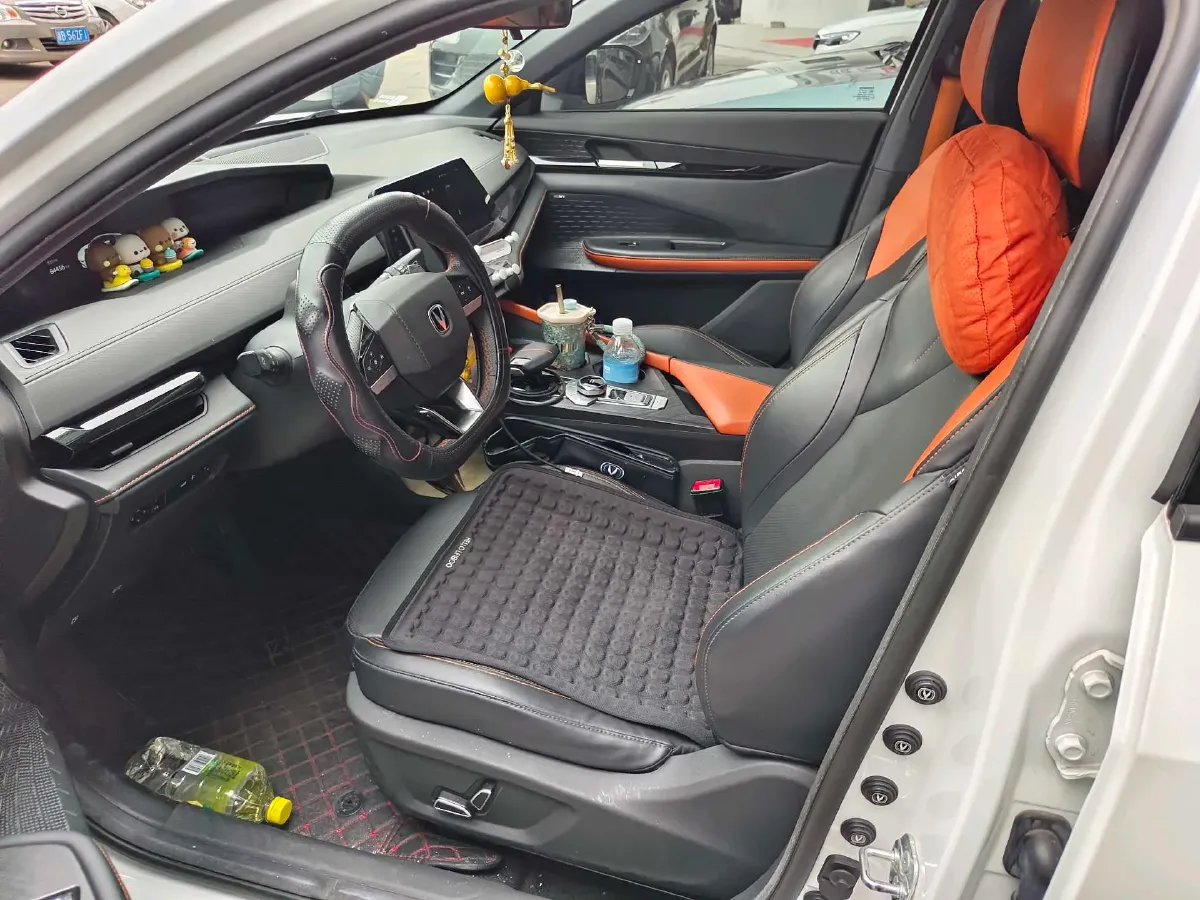 2022 ChangAn UNI-V 1.5T 188HP L4 7DCT,autocango,china used car exporter,china ev exporter,chinese used car exporter,chinese used ev exporter