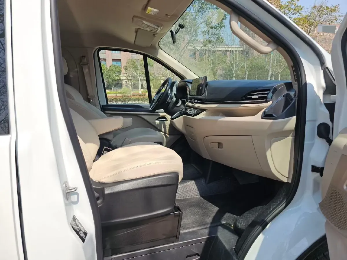 2023 MAXUS XinTu V70 2.0T 150HP L4 9AT,autocango,china used car exporter,china ev exporter,chinese used car exporter,chinese used ev exporter