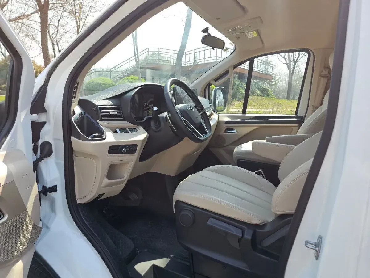 2023 MAXUS XinTu V70 2.0T 150HP L4 9AT,autocango,china used car exporter,china ev exporter,chinese used car exporter,chinese used ev exporter