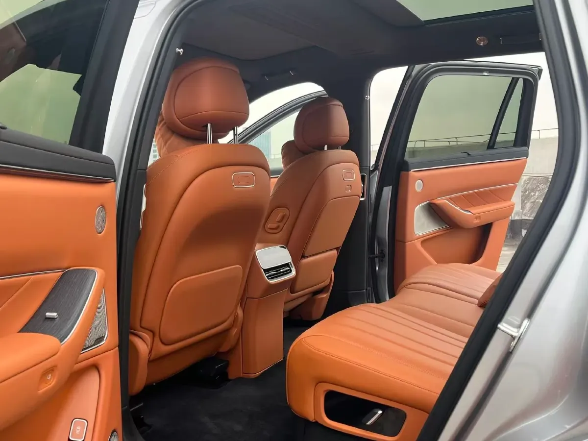 2025 AITO AITO M8 REEV 160HP REEV 53.4KWH,autocango,china used car exporter,china ev exporter,chinese used car exporter,chinese used ev exporter