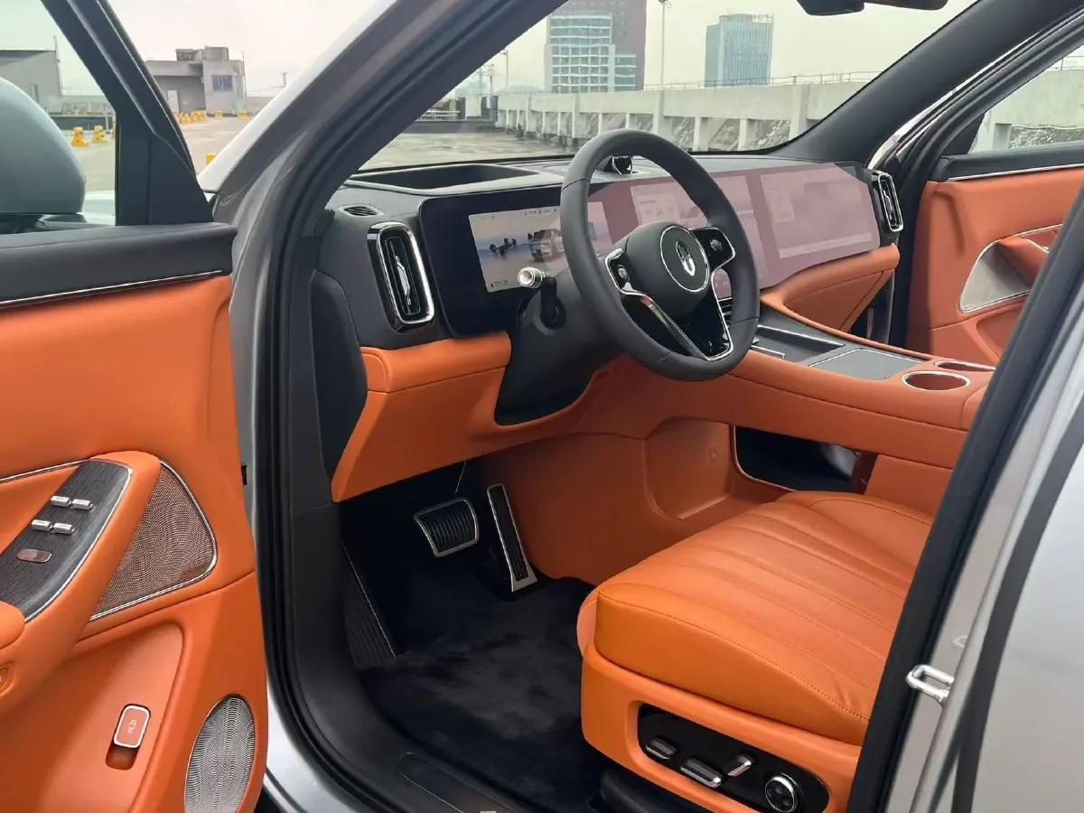 2025 AITO AITO M8 REEV 160HP REEV 53.4KWH,autocango,china used car exporter,china ev exporter,chinese used car exporter,chinese used ev exporter