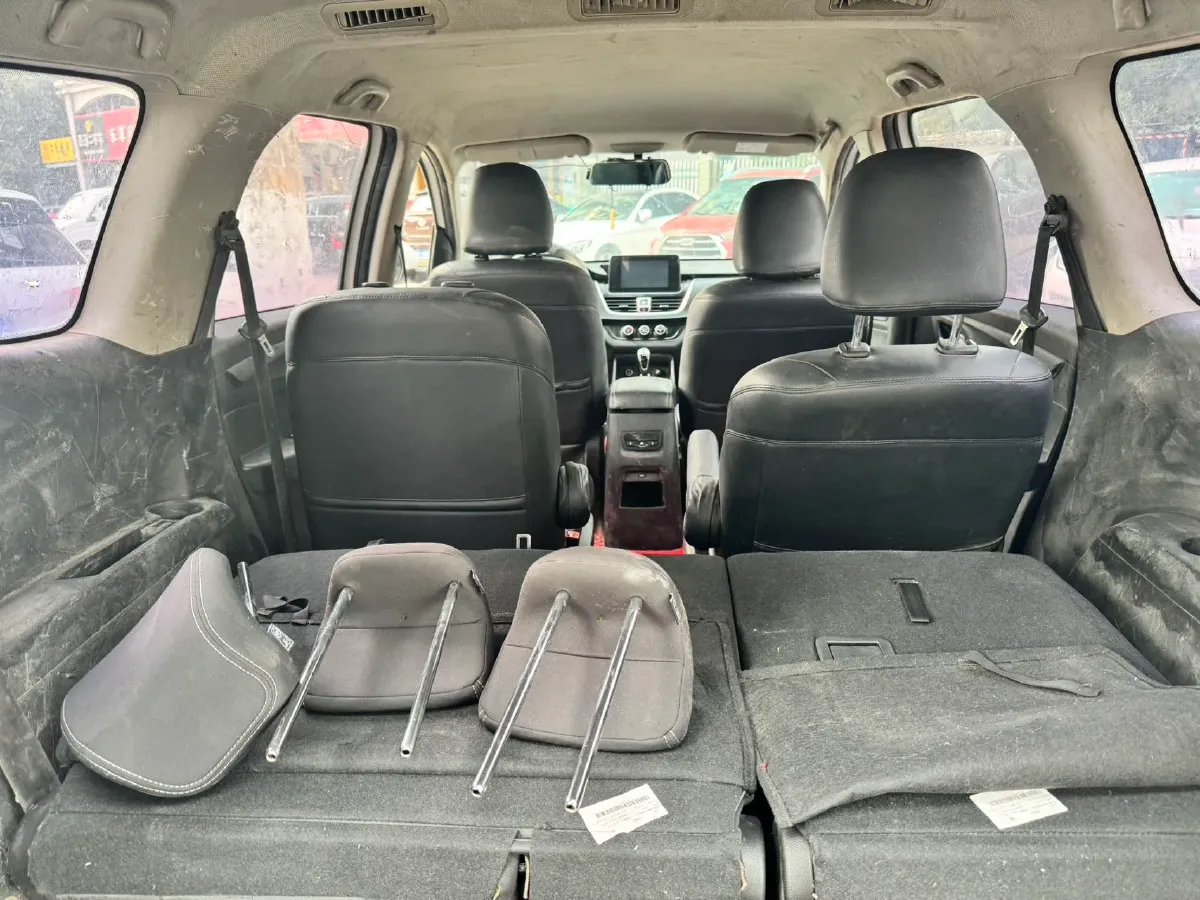 2019 BaoJun 730 1.5L 105HP L4 6MT,autocango,china used car exporter,china ev exporter,chinese used car exporter,chinese used ev exporter