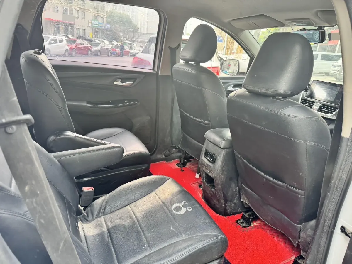 2019 BaoJun 730 1.5L 105HP L4 6MT,autocango,china used car exporter,china ev exporter,chinese used car exporter,chinese used ev exporter