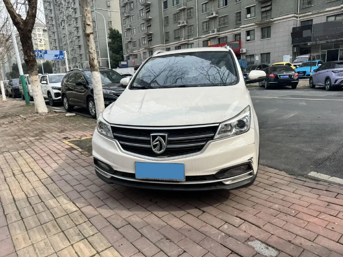 2019 BaoJun 730 1.5L 105HP L4 6MT,autocango,china used car exporter,china ev exporter,chinese used car exporter,chinese used ev exporter