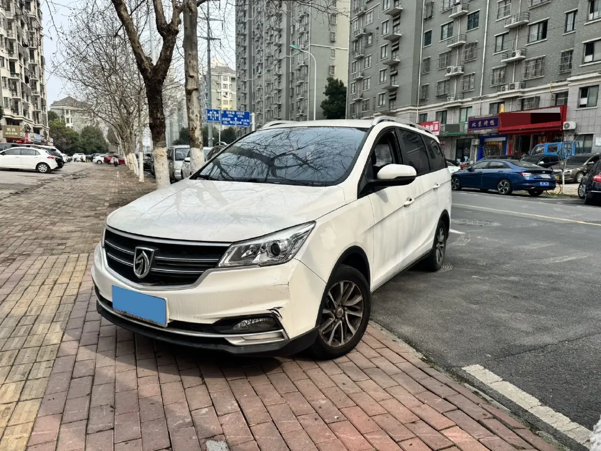 2019 BaoJun 730 1.5L 105HP L4 6MT,autocango,china used car exporter,china ev exporter,chinese used car exporter,chinese used ev exporter