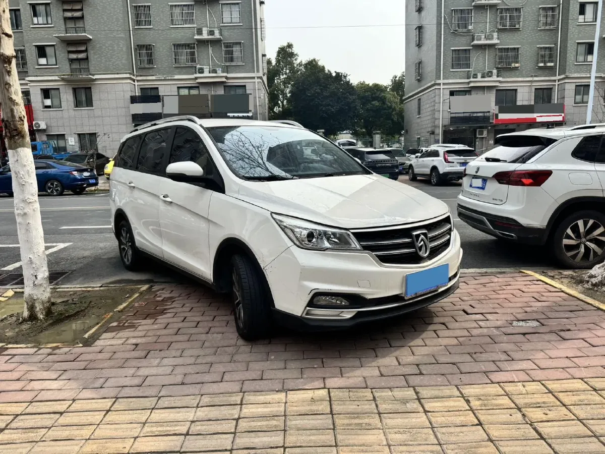 2019 BaoJun 730 1.5L 105HP L4 6MT,autocango,china used car exporter,china ev exporter,chinese used car exporter,chinese used ev exporter
