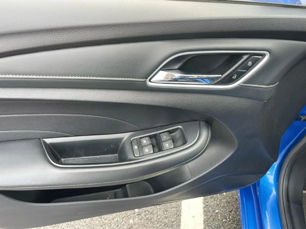 2020 Roewe i5 1.5L 120HP L4 CVT,autocango,china used car exporter,china ev exporter,chinese used car exporter,chinese used ev exporter