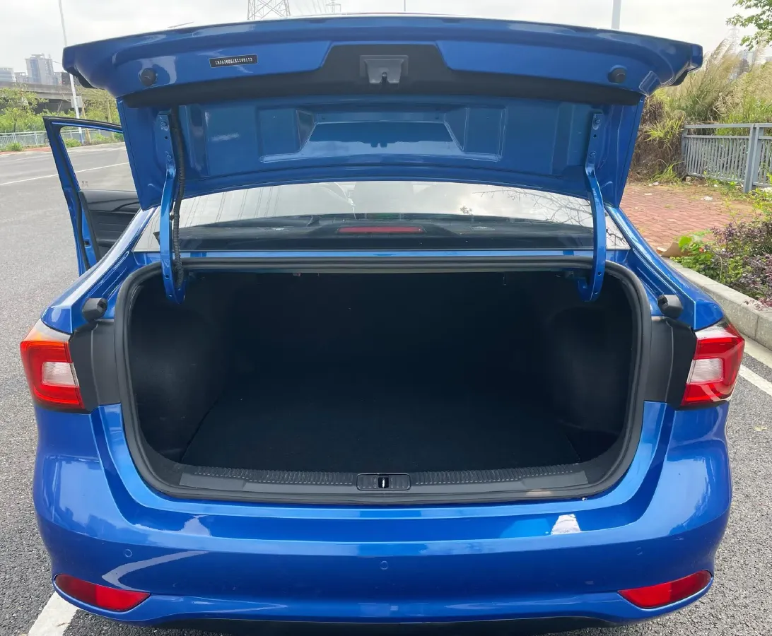 2020 Roewe i5 1.5L 120HP L4 CVT,autocango,china used car exporter,china ev exporter,chinese used car exporter,chinese used ev exporter