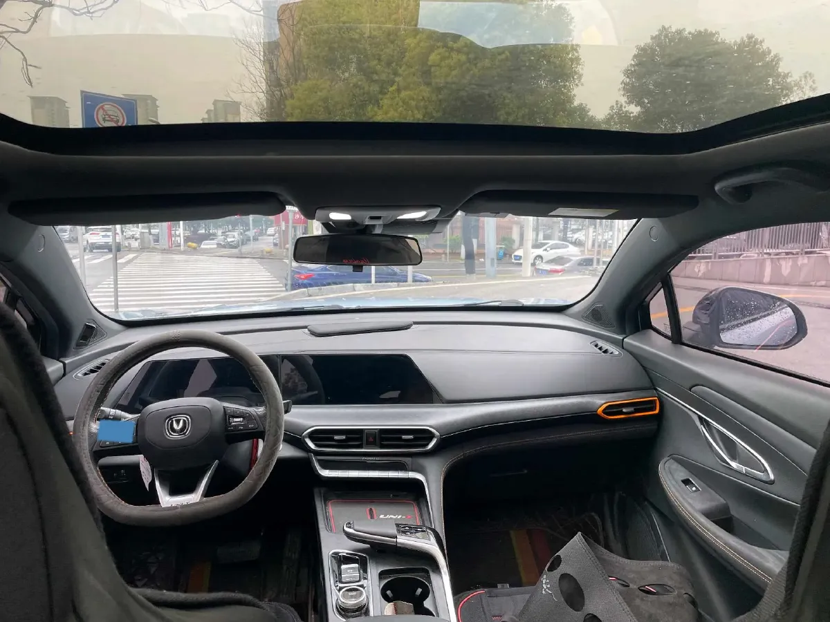 2022 ChangAn UNI-T 1.5T 188HP L4 7DCT,autocango,china used car exporter,china ev exporter,chinese used car exporter,chinese used ev exporter