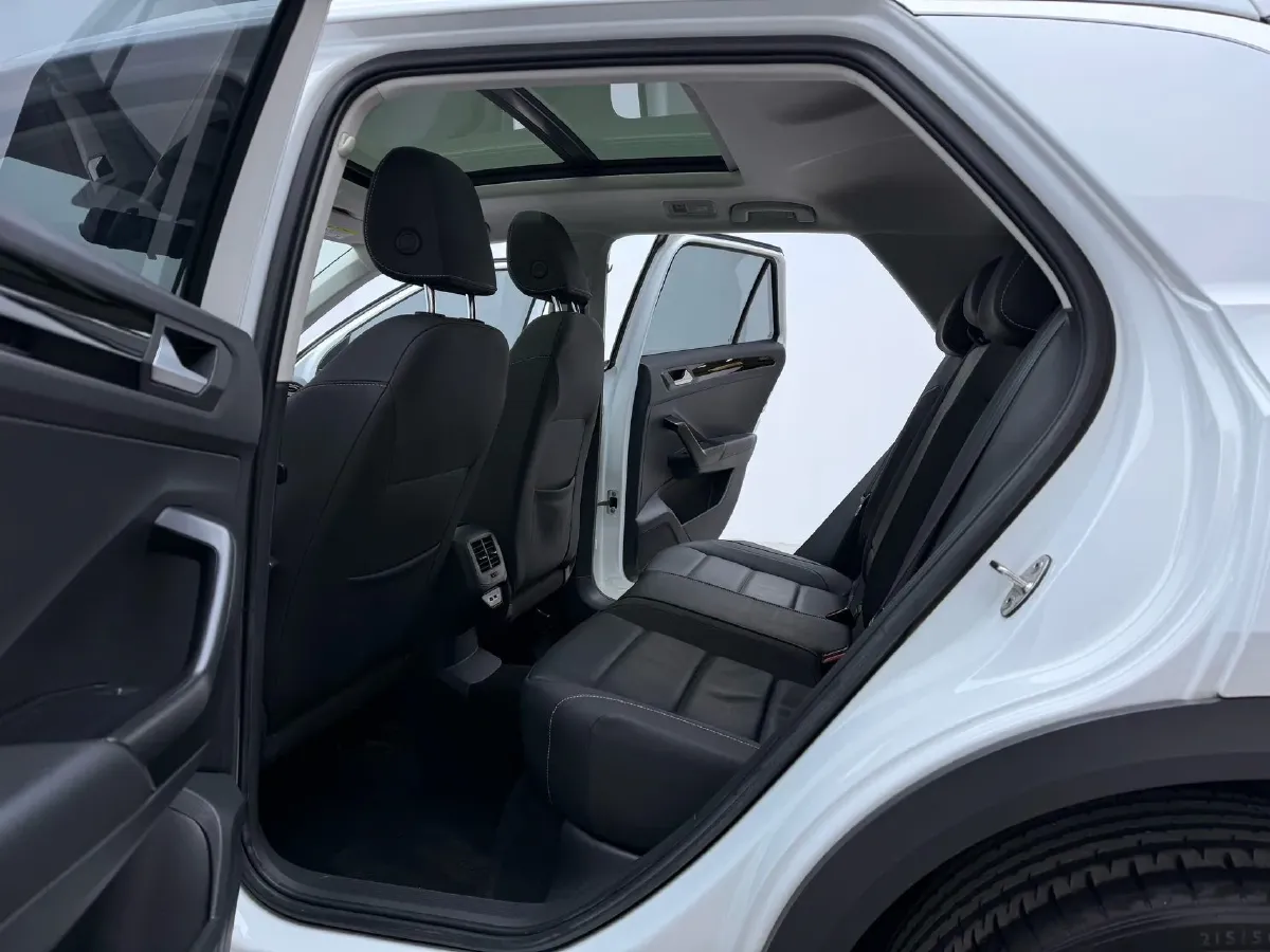 2021 Volkswagen T-Roc 1.4T 150HP L4 7DCT,autocango,china used car exporter,china ev exporter,chinese used car exporter,chinese used ev exporter