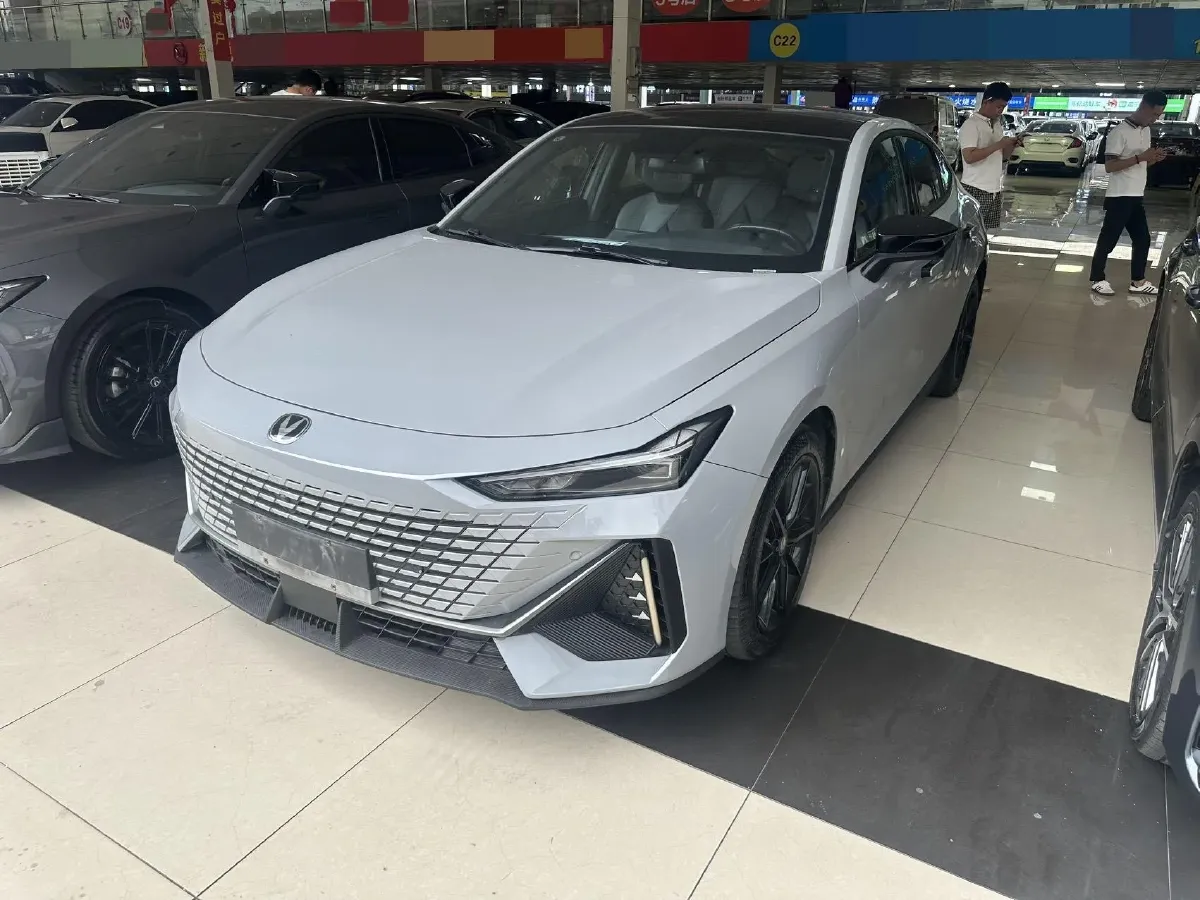 2022 ChangAn UNI-V 1.5T 188HP L4 7DCT,autocango,china used car exporter,china ev exporter,chinese used car exporter,chinese used ev exporter