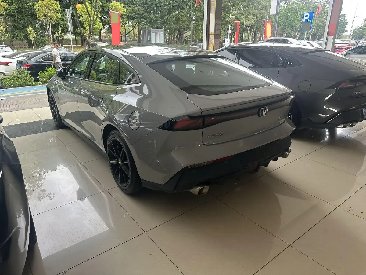 2022 ChangAn UNI-V 1.5T 188HP L4 7DCT,autocango,china used car exporter,china ev exporter,chinese used car exporter,chinese used ev exporter