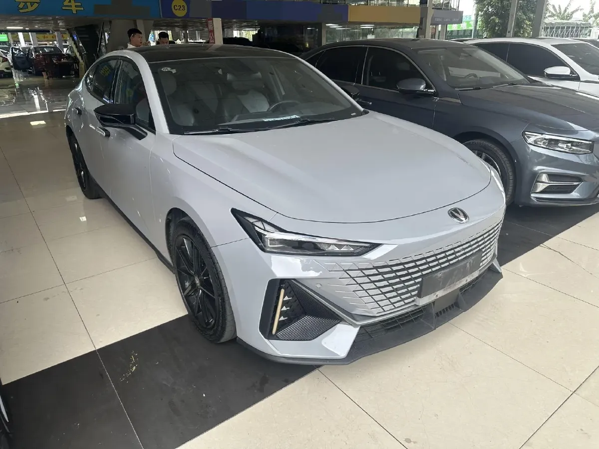 2022 ChangAn UNI-V 1.5T 188HP L4 7DCT,autocango,china used car exporter,china ev exporter,chinese used car exporter,chinese used ev exporter