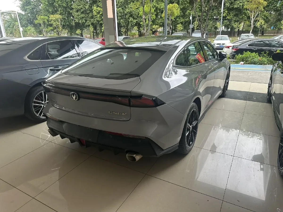 2022 ChangAn UNI-V 1.5T 188HP L4 7DCT,autocango,china used car exporter,china ev exporter,chinese used car exporter,chinese used ev exporter