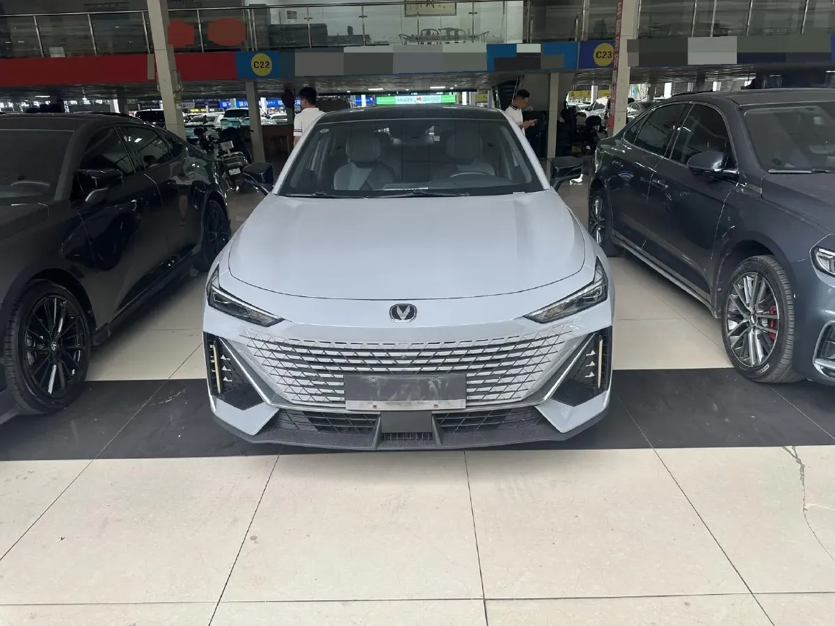 2022 ChangAn UNI-V 1.5T 188HP L4 7DCT,autocango,china used car exporter,china ev exporter,chinese used car exporter,chinese used ev exporter