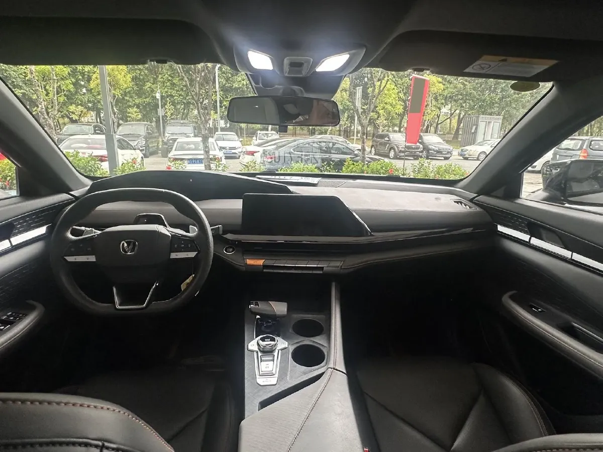 2022 ChangAn UNI-V 1.5T 188HP L4 7DCT,autocango,china used car exporter,china ev exporter,chinese used car exporter,chinese used ev exporter