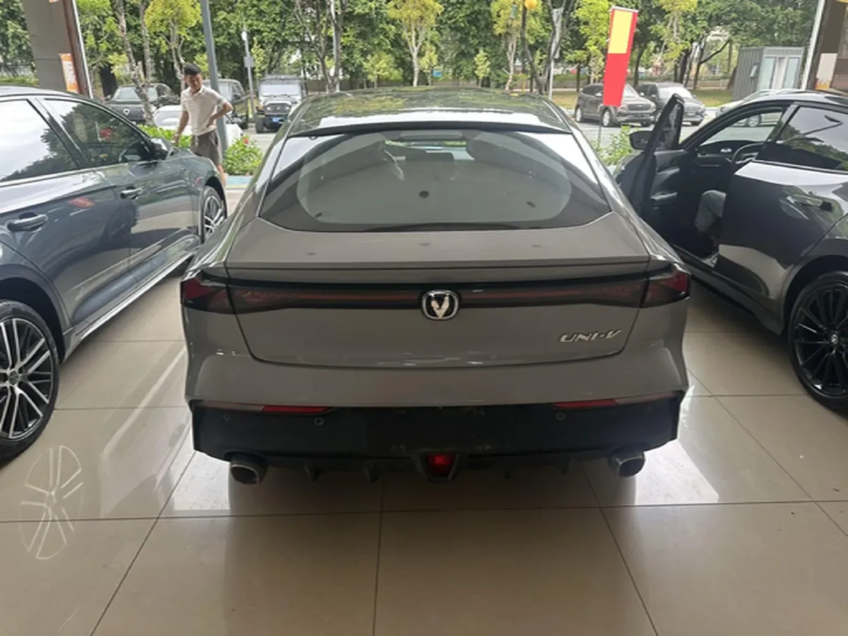 2022 ChangAn UNI-V 1.5T 188HP L4 7DCT,autocango,china used car exporter,china ev exporter,chinese used car exporter,chinese used ev exporter