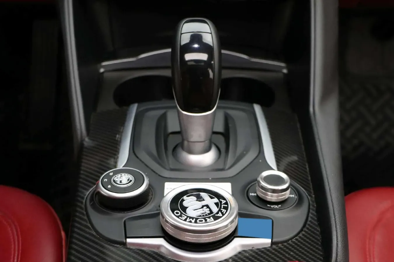 2017 Alfa Romeo Giulia 2.0T 200HP L4 8AT,autocango,china used car exporter,china ev exporter,chinese used car exporter,chinese used ev exporter