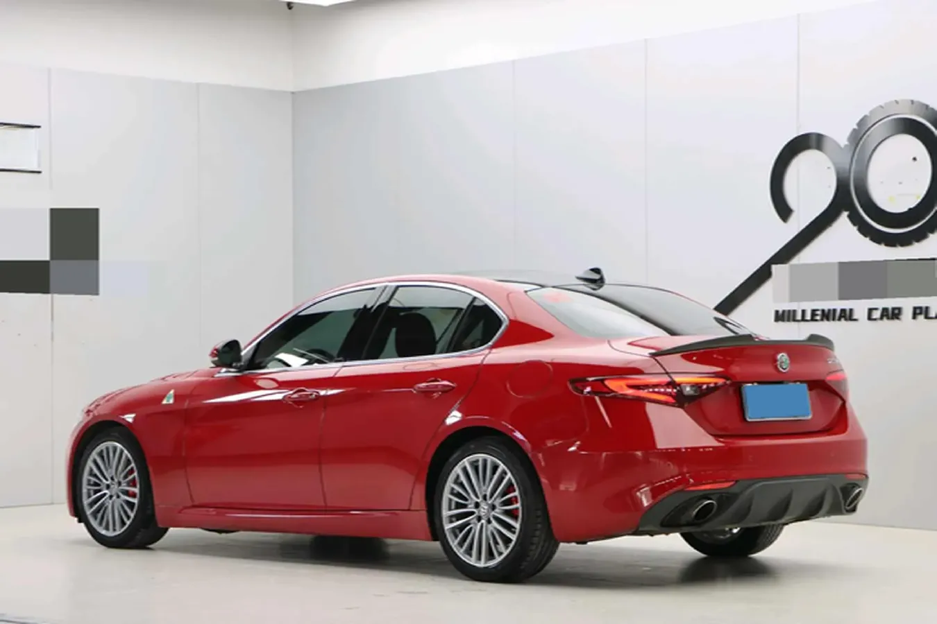 2017 Alfa Romeo Giulia 2.0T 200HP L4 8AT,autocango,china used car exporter,china ev exporter,chinese used car exporter,chinese used ev exporter