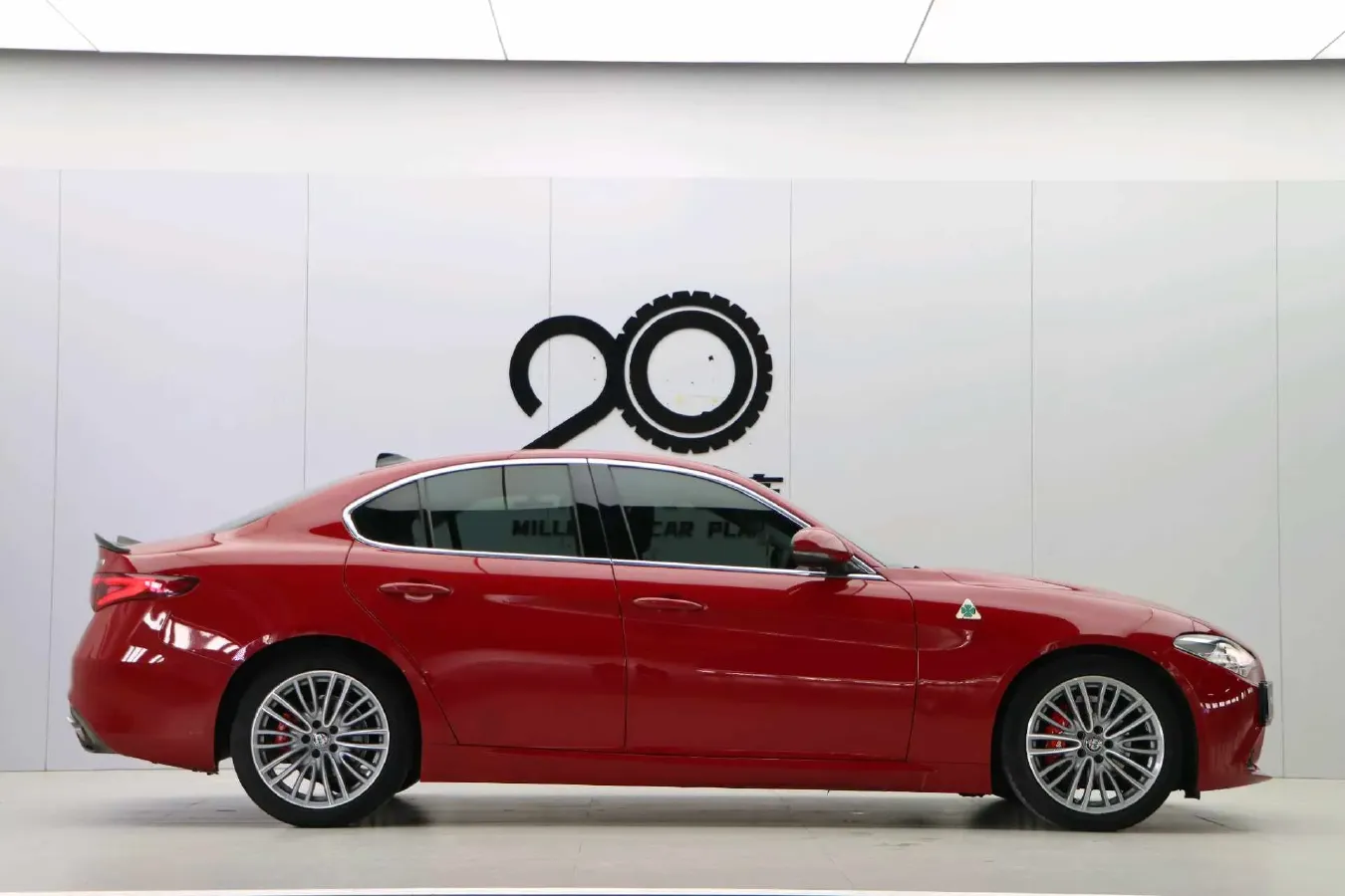 2017 Alfa Romeo Giulia 2.0T 200HP L4 8AT,autocango,china used car exporter,china ev exporter,chinese used car exporter,chinese used ev exporter