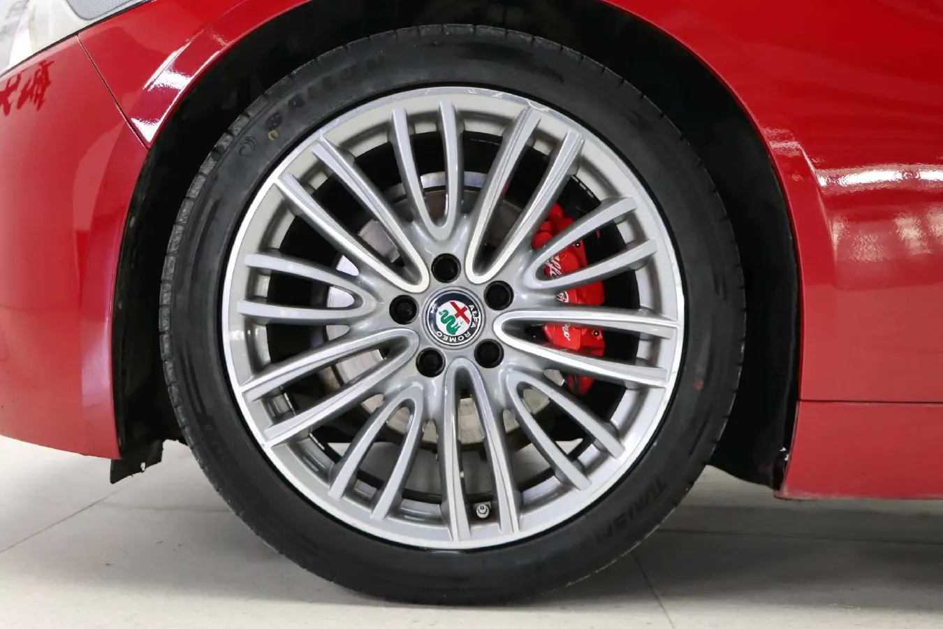 2017 Alfa Romeo Giulia 2.0T 200HP L4 8AT,autocango,china used car exporter,china ev exporter,chinese used car exporter,chinese used ev exporter