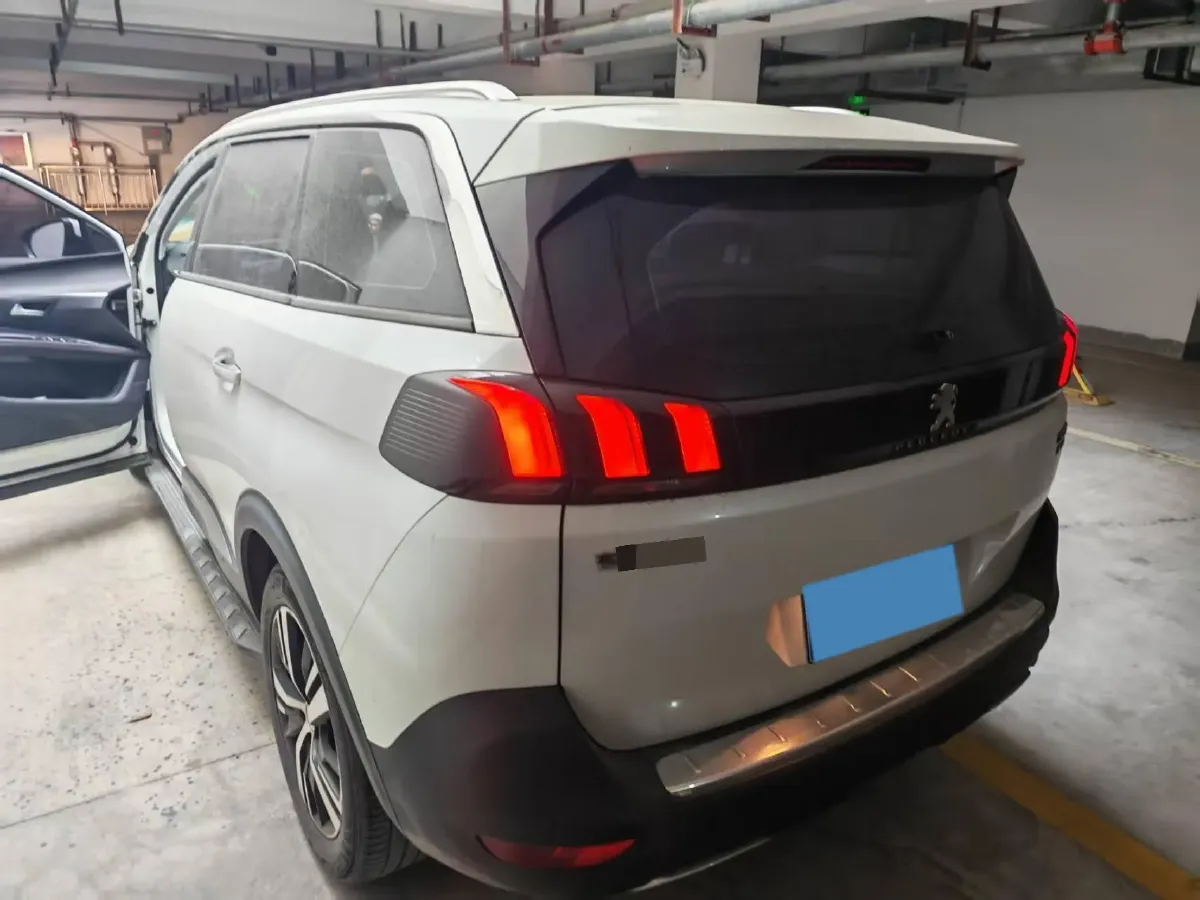 2017 Peugeot 5008 1.6T 167HP L4 6AT,autocango,china used car exporter,china ev exporter,chinese used car exporter,chinese used ev exporter