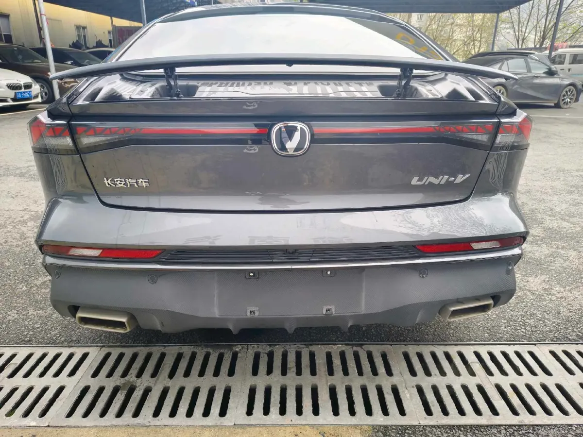 2024 ChangAn UNI-V 1.5T 188HP L4 7DCT,autocango,china used car exporter,china ev exporter,chinese used car exporter,chinese used ev exporter